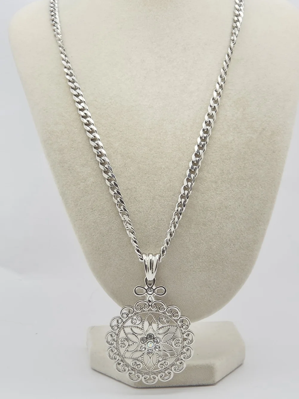 Silver Tone Openwork Floral Mandalla Pendant Necklace Rhinestone Accent 18